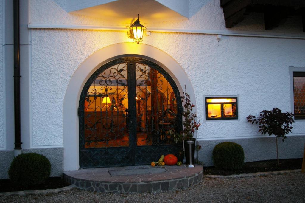 Landgasthof Goldener Pflug Frasdorf Exterior foto
